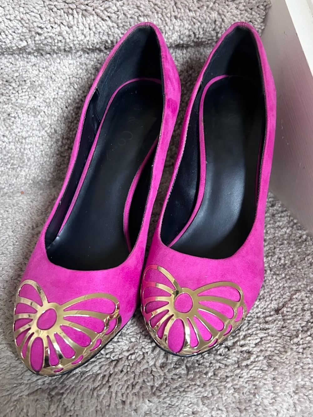 Size 9 heels— worn on TV